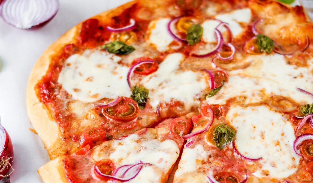 Kochanleitung für Pizza mit Basilikum Sauce